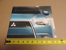 2011 Mitsubishi Outlander sales brochure 28pg ORIGINAL literature Sport