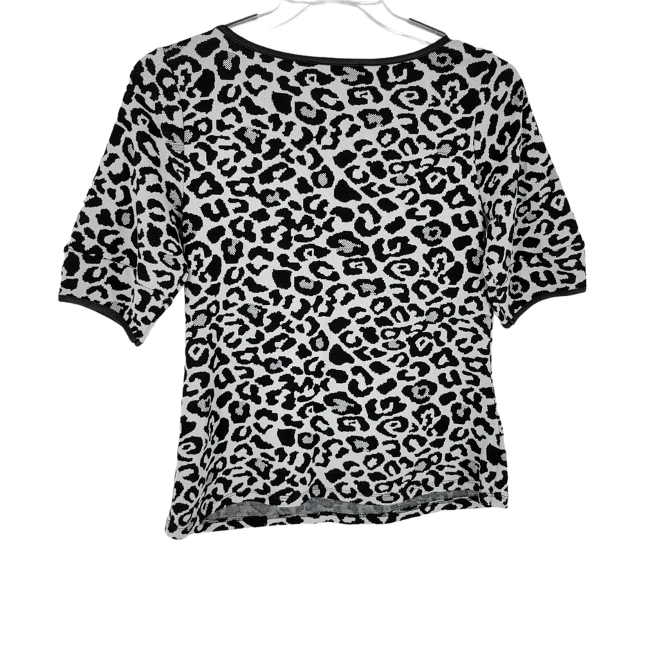 Blusa Andrew Marc New York Estampado Animal Manga Corta Punto Grueso Mediana Foto 3 de 3