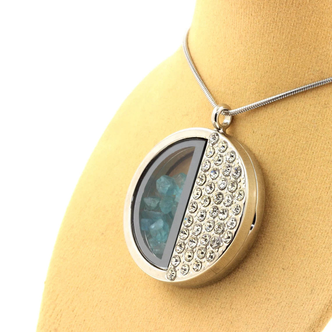 Pendentif Apatite Paraiba brut demi-cercle pour sublimer vos tenues d'été