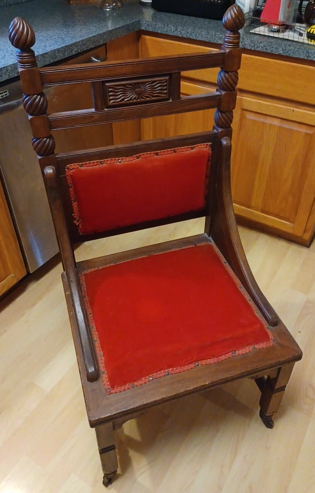 Antigua silla púlpito altar iglesia victoriana Eastlake terciopelo rojo ruedas de madera de roble Foto 2 de 4