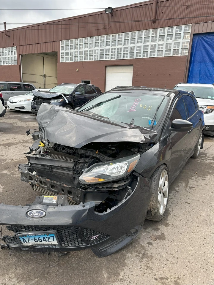 Compresor de aire acondicionado usado se adapta a: Ford Focus 2013 gasolina con turbo VIN 9 octavo dígito a través Foto 3 de 4