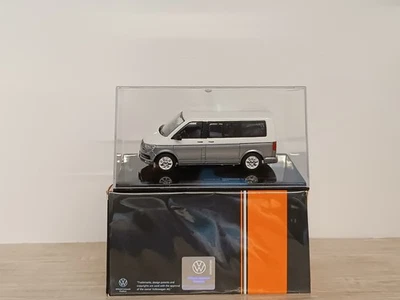 Volkswagen T5 2003 Rouge 1/43 IXO CLC564N.22 - Photo 1/3