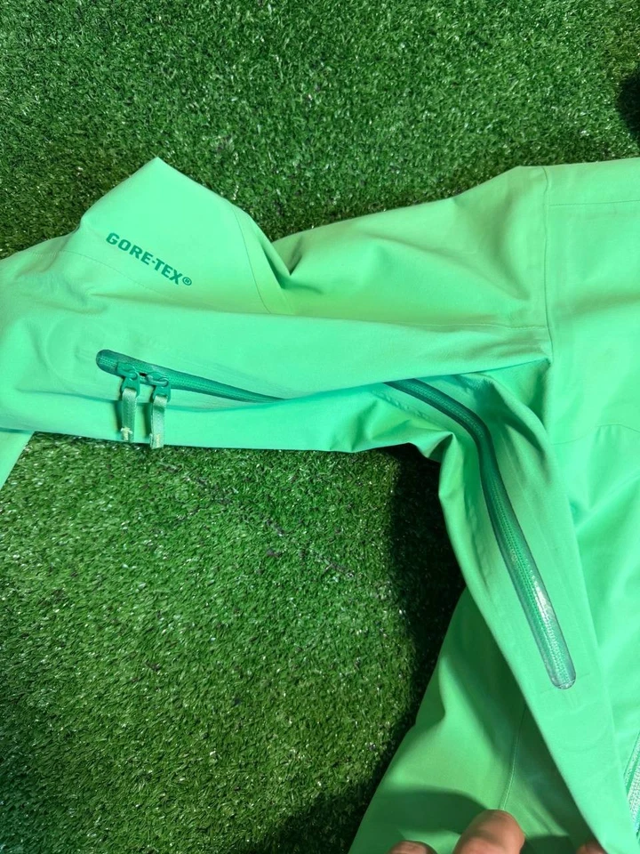 Chaqueta Arc'teryx Beta AR para mujer Gore Tex Pro cremallera completa con capucha Ravenna Recco Foto 4 de 4