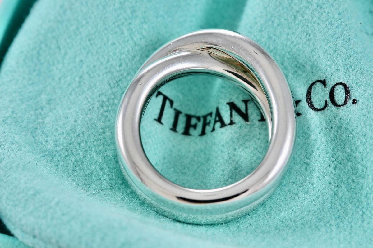 Tiffany & Co. Paloma Picasso Silver Le Circle Crossover Band Tiffany & Co. Paloma Picasso Silver Le Circle Crossover Band