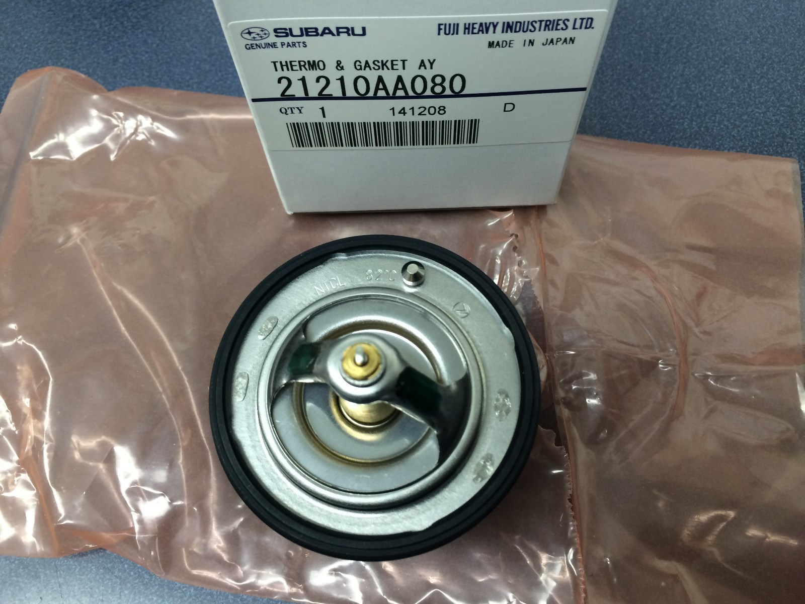 Subaru 82C Thermostat & Gasket Kit Legacy Outback Tribeca Impreza 2005