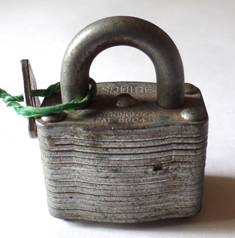 Vintage HY SQUIRE & SONS PADLOCK No. 26 D31 Lock & Key WILLENHALL STAFFS ENGLAND