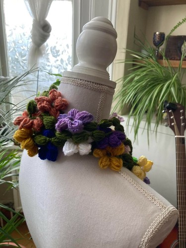 Crochet fancy flowered pastel colors necklace/Mother's Day handcrafted necklace - Picture 3 of 5