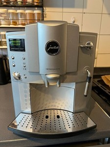 Jura Impressa E75 Kaffeevollautomat, Silber