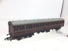 Bachmann 34-604 OO Gauge BR Maroon Suburban 2nd Coach W46199