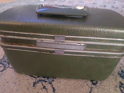 Samsonite Vintage Green Hard Shell Vanity Silhouette Train Case  1960s