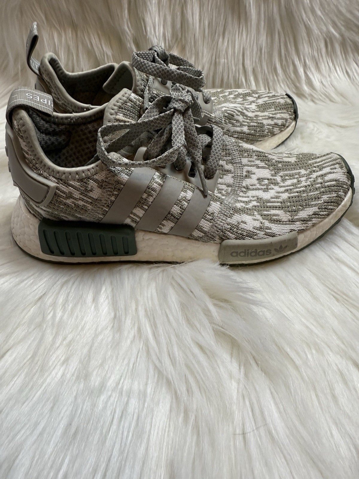 Adidas NMD R1 Sesame Glitch Camo Sneaker Shoe Kids Boys Size 4 Green White Walk Adidas NMD R1 Sesame Glitch Camo Sneaker Shoe Kids Boys Size 4 Green White Walk