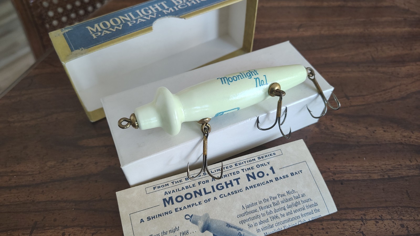 Moonlight Bait Co 2001 B.A.S.S Collectors Edition #1 Glow in the Dark Lure & Box