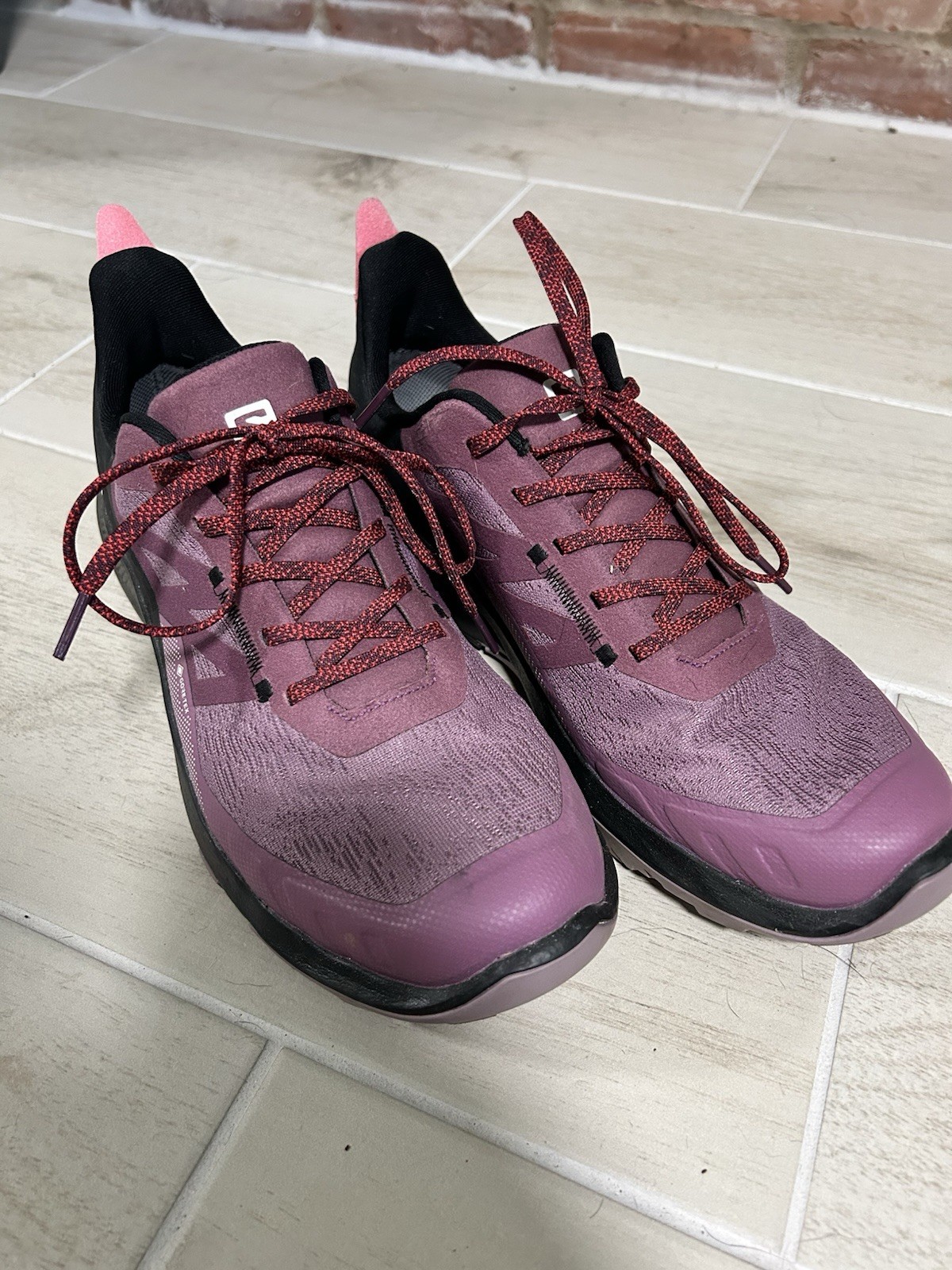 Scarpe da trekking Salomon Outpulse GTX impermeabili impermeabili da donna taglia 10 rosso papavero