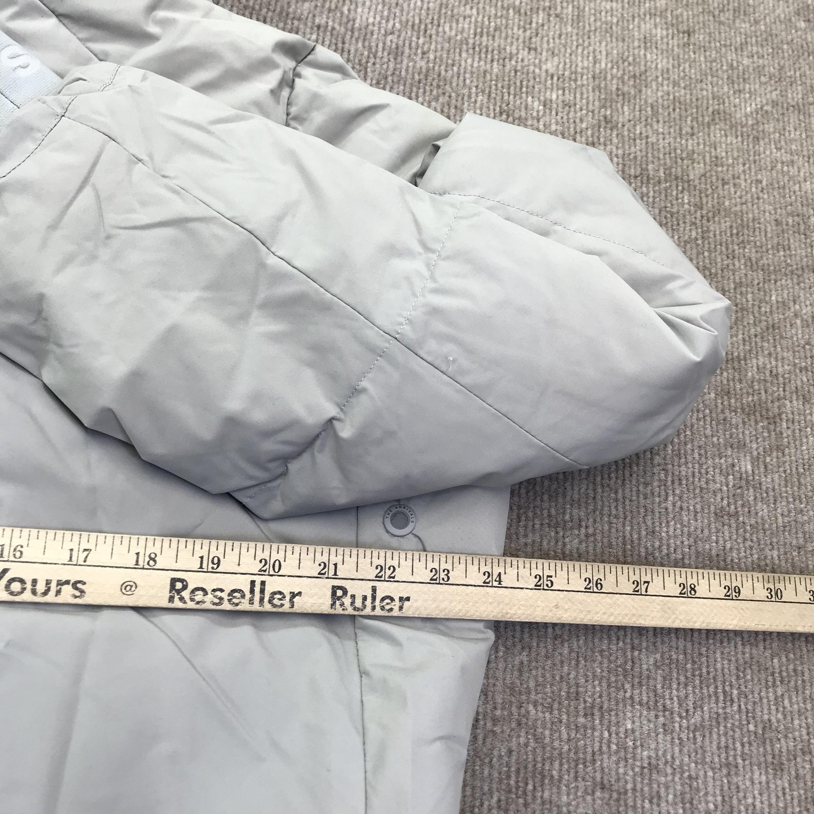 The Arrivals Puffer Jacket Mens Small Gray Hooded Down Coat NYC Modern Winter