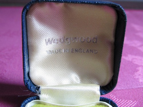 Wedgwood Lot 3 Black Jasperware Basalt Tie Pin Depicting Golden Hind - Picture 2 of 6