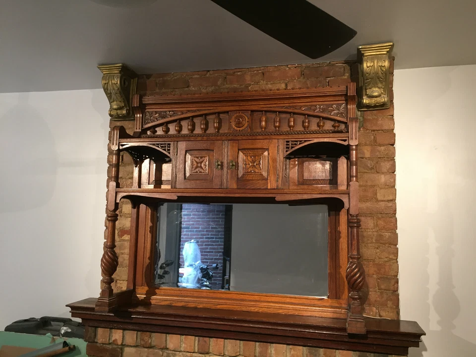 MANTLE HUTCH - APARADOR COM ESPELHO E ARMÁRIOS DE ARMAZENAMENTO - Imagem 2 de 4