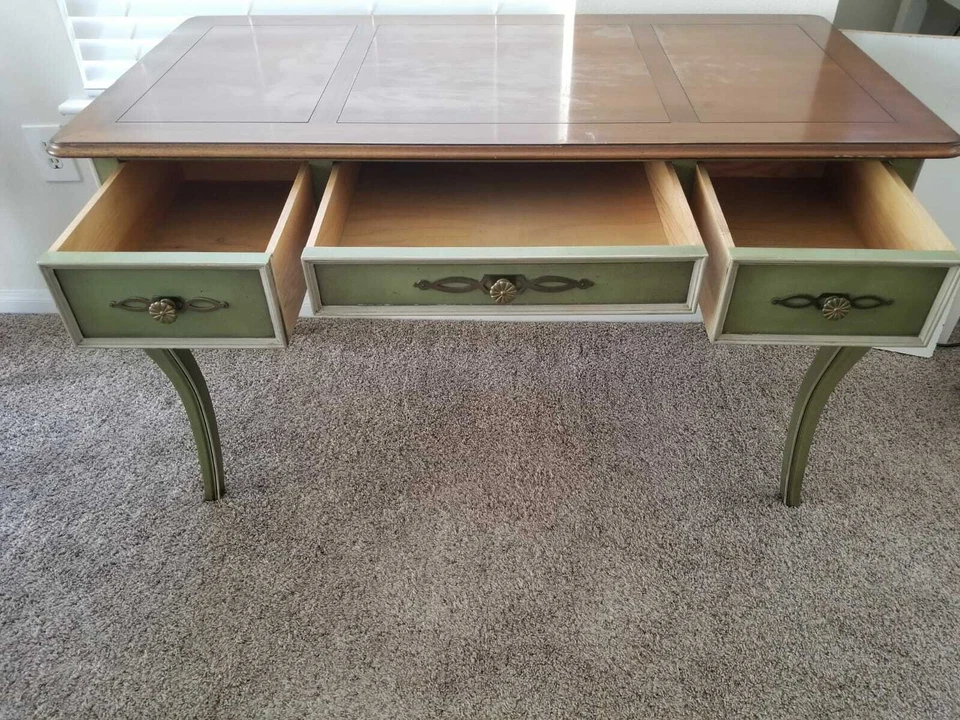 24x48" HEKMAN Traditional Open Style  3 Drawer Console Sofa Table - Image 3 of 4