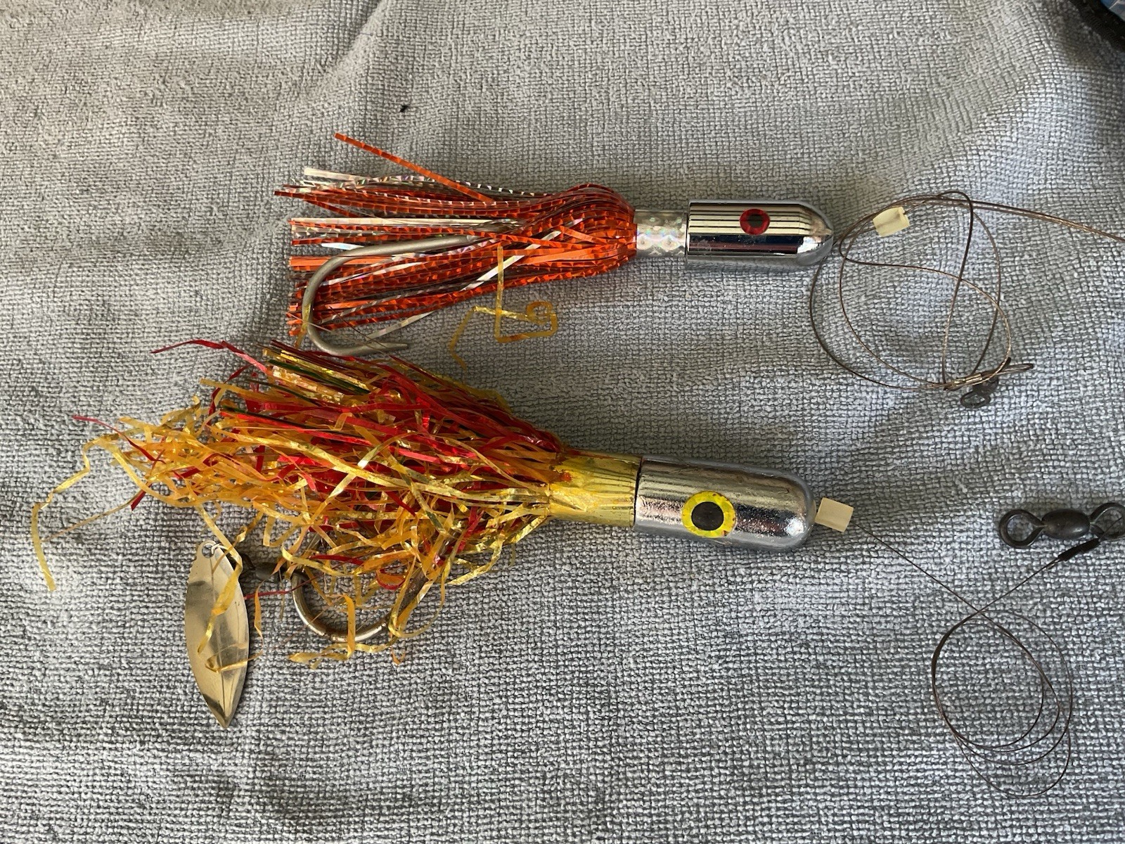 SALTWATER LURES AND THREE ARE DIASY CHAINED - Image 8
