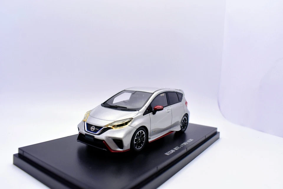 Modellini auto scala 1:43 nissan note Ebbro modellismo statico collezione rare - Immagine 2 di 4