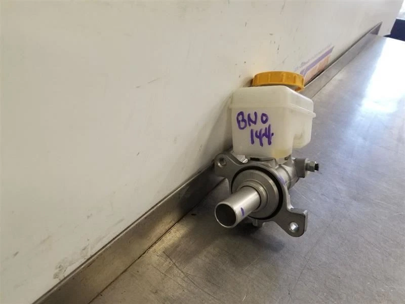 Toyota 86 TRD 19 2019 cilindro maestro de freno OEM  Foto 2 de 4