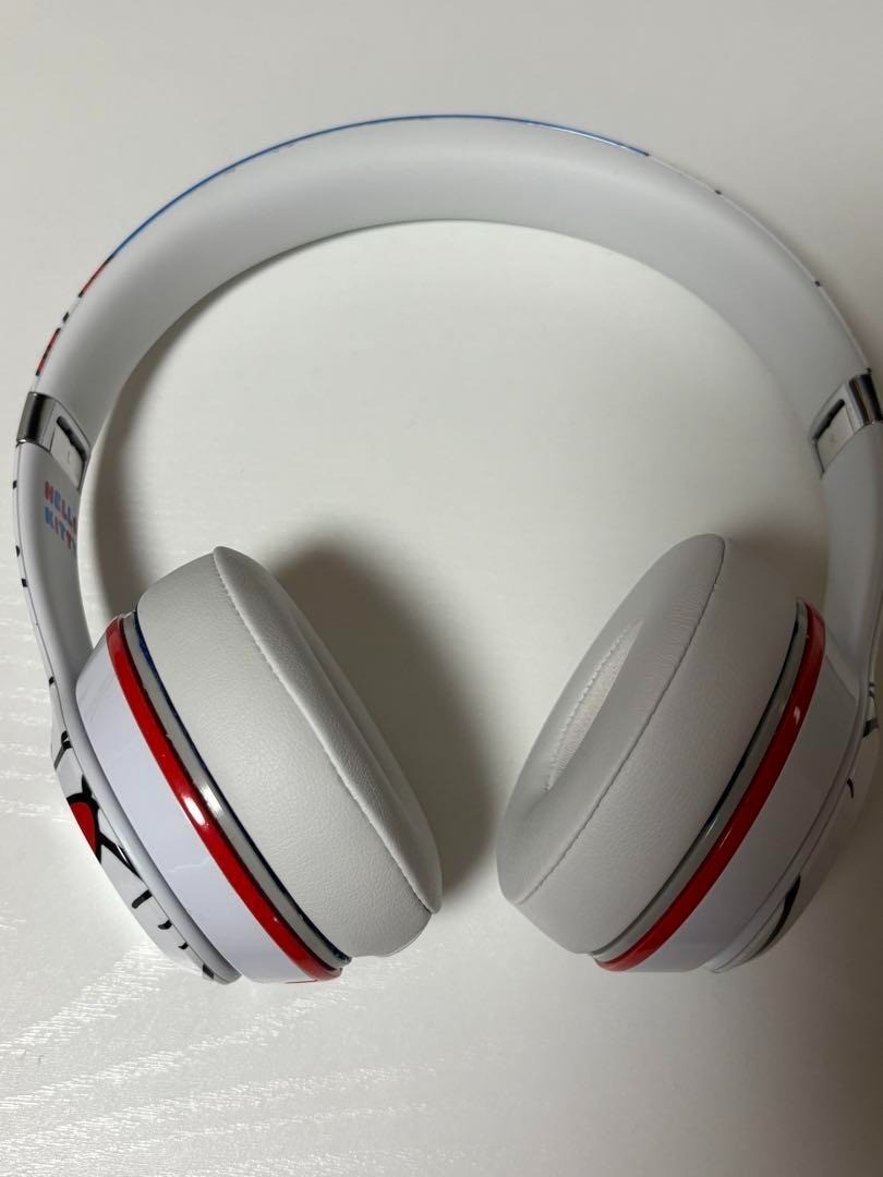 新品未開封　 Beats by Dr.Dre Solo2 Hello Kitty Beats by Dr. Dre B0518 Solo 2 Ear-Pad Limited Edition