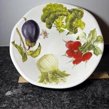 serving bowl, the "Effetti d'Arte" line, which was sold by Williams -Sonoma.