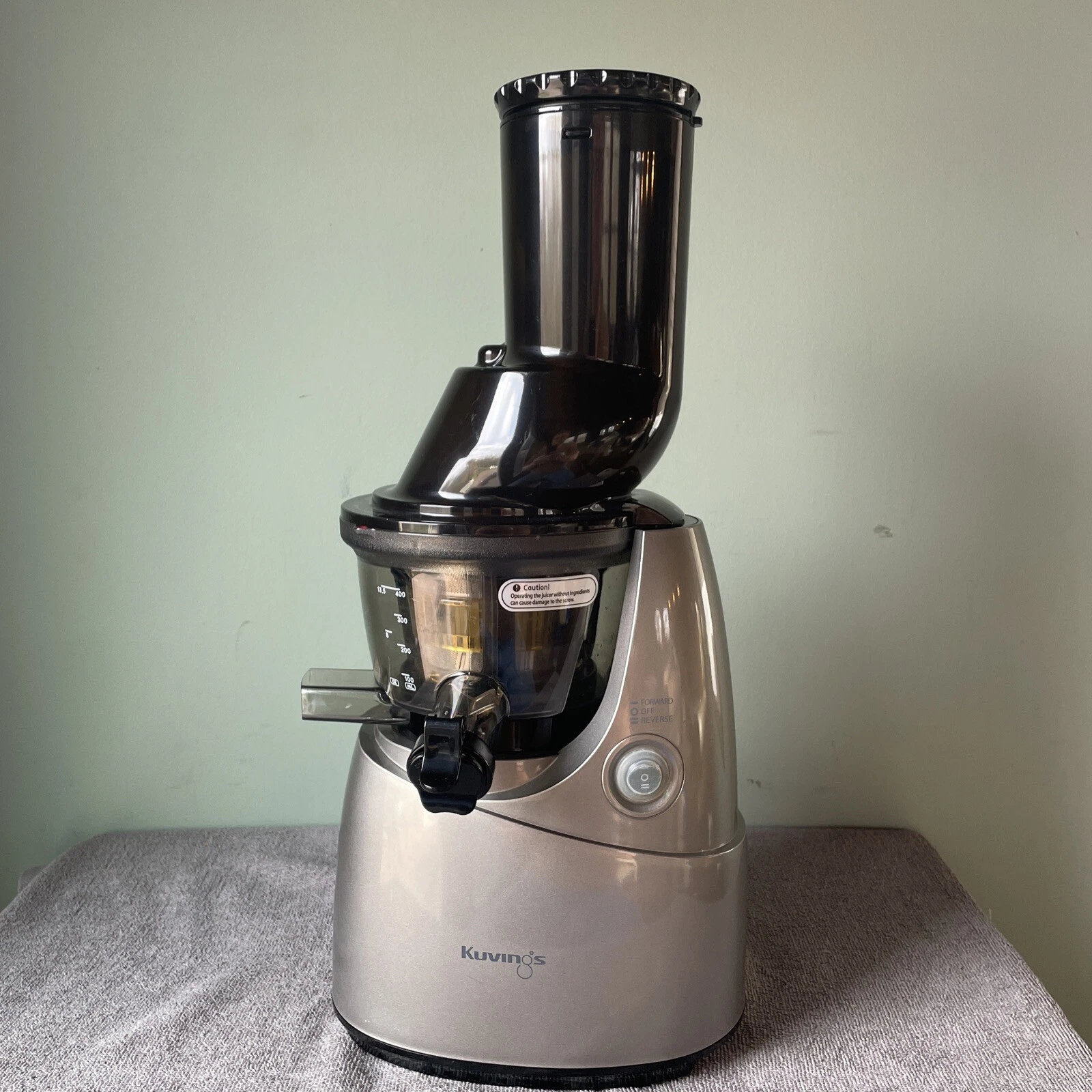 Kuvings Whole Slow Juicer B6000S 240W 60RPMs 3 Inch Wide Feed Chute Silver