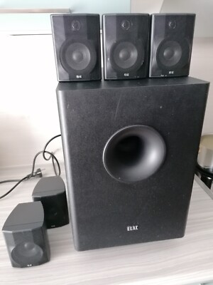 ELAC Cinema 1 Sat 5 Satelitenboxen und ein Subwoofer