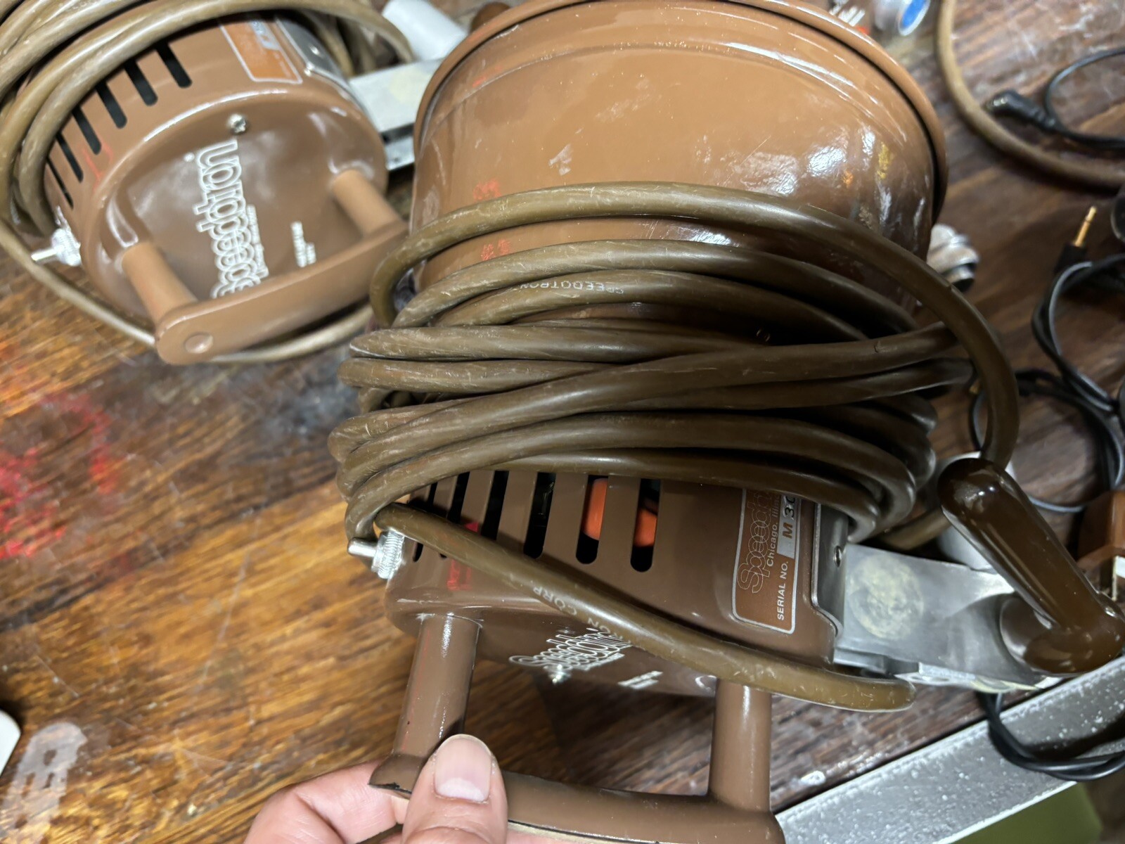 LOT Speedotron D402 power pack, 4 heads M11 & MW3R 2 PocketWizard case & case