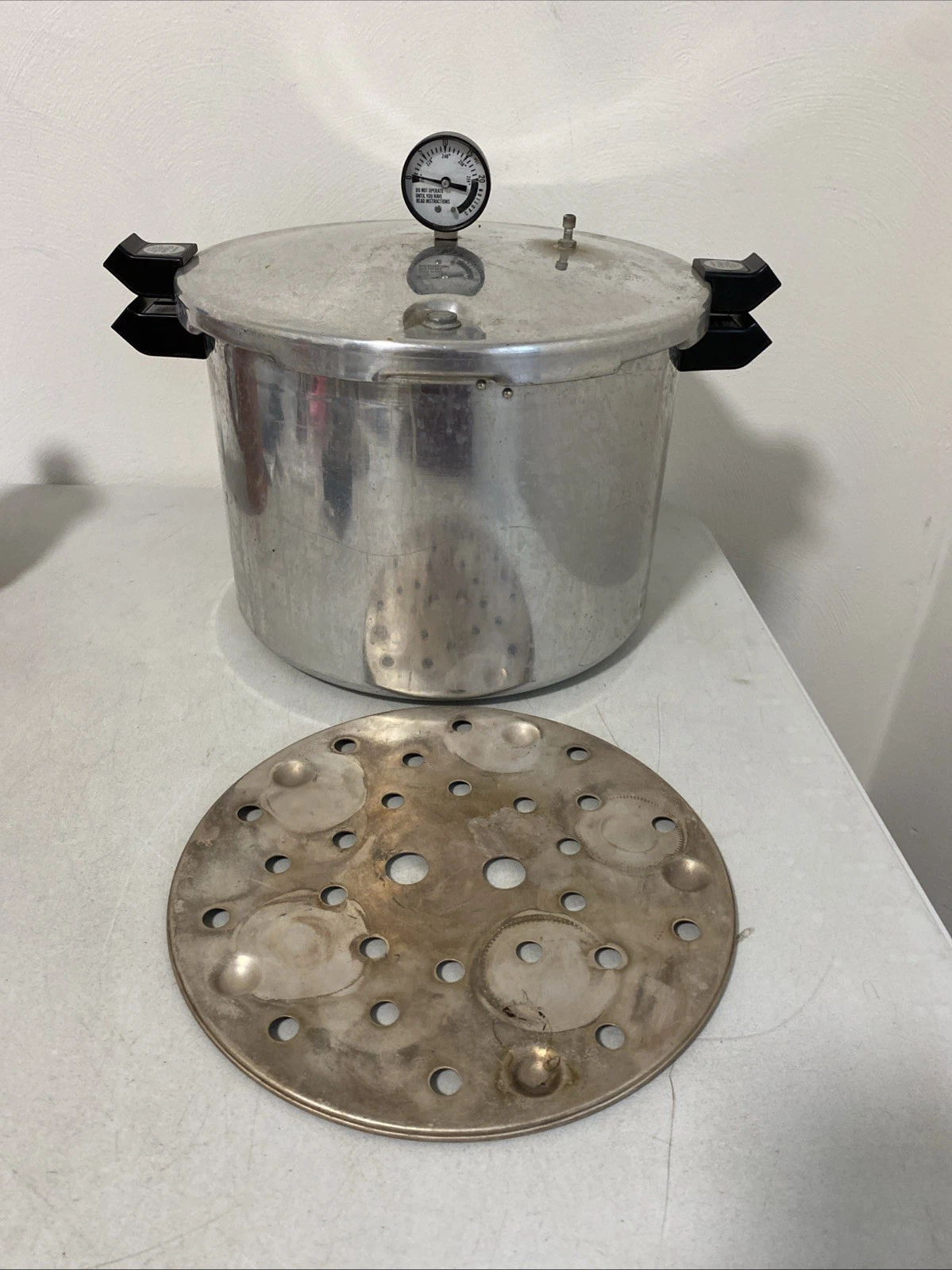 Presto 17 QT Stovetop Pressure Cooker - Model 0175001