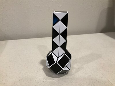 Twist Puzzle Snake Cube  - Fidget Toy for Kids & Adults - Black