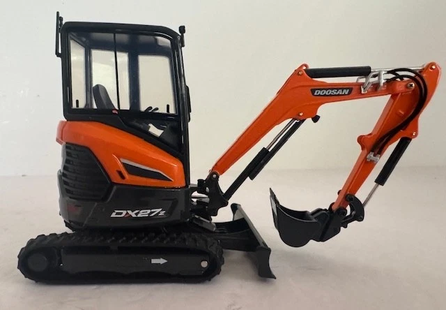 1:25 Doosan DX27Z Compact Excavator UH IMC Diecast Model #UH8141 - Image 2 of 4