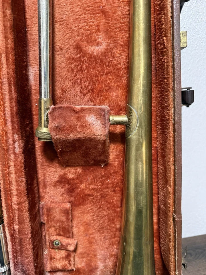VTG 1940-50s, 50 Deluxe Getzen Trombone w/ORIGINAL case & MOUTHPIECE, Instrument - Image 3 of 4