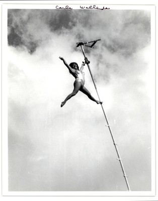 Vtg Snapshot Sexy Circus Lady Carla Wallenda Acrobat On 110ft Sway Pole 1977
