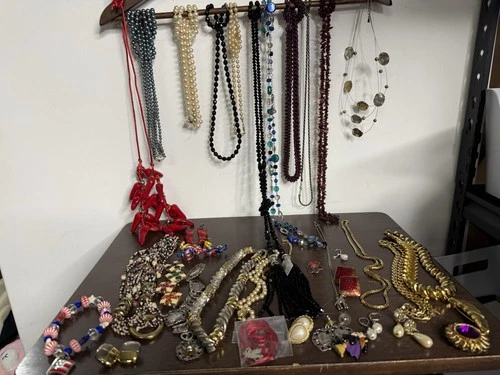 30+ Pieces Of Vintage Costume Jewelry:Necklaces, Earrings, Bracelets, Pendants