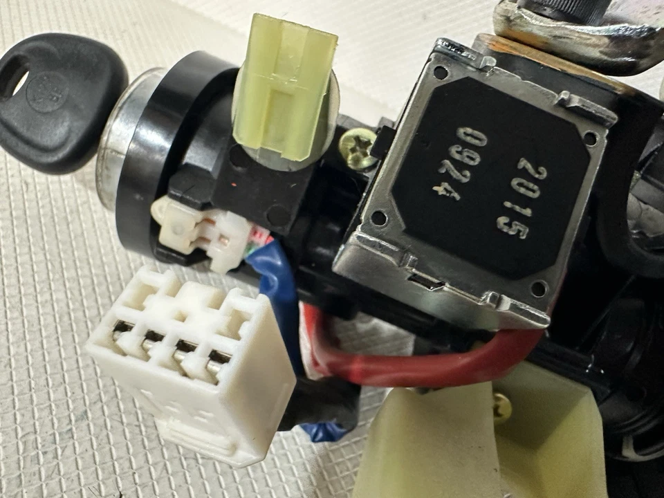 Interruptor de bloqueo de encendido Hyundai Sonata 2015-2017 con llave y cubierta inferior OEM Foto 4 de 4