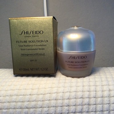 Shiseido Future Solution LX Total Radiance Foundation SPF15 30 ml