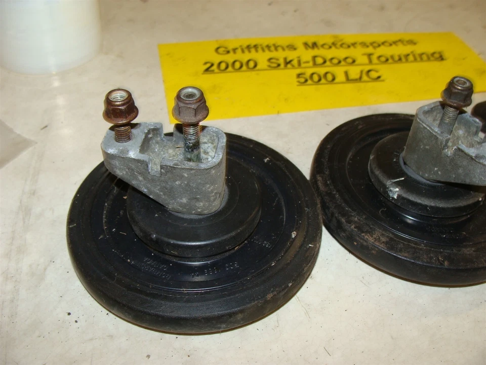 00 SKI-DOO TOURING 500 l/c CK3 OEM ruedas bogie (2) montaje ralentí rueda loca exterior negro Foto 3 de 4