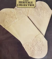 Vogart Floral Fancy 8737A stamped fabric candlewicking dining napkins, flowers