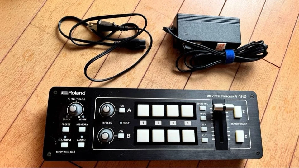 Roland V-1HD HD 4 HDMI Input Video Switcher w Built-In 12 Channel Audio Mixer - Image 2 of 4