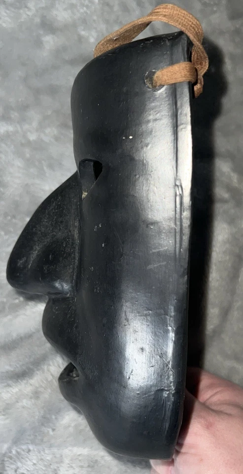 Pieza de Arte Genuino - Máscara con Corbata de Cuero Por Dolta Bosa Sbcoyotepec Oaxaca México Foto 4 de 4