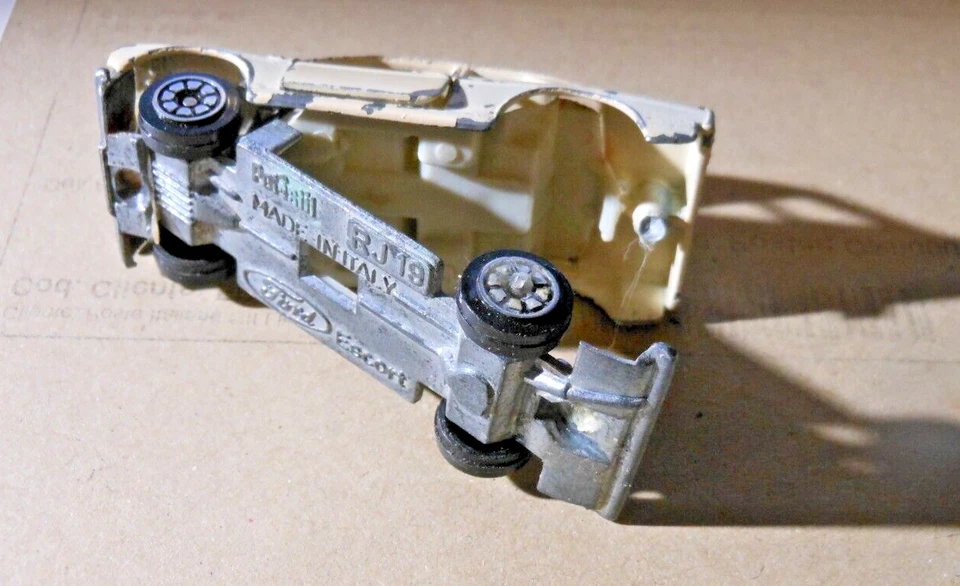 DIE CAST Polistil RJ 19 FORD ESCORT SCALA 1/60 BIANCO - Immagine 4 di 4