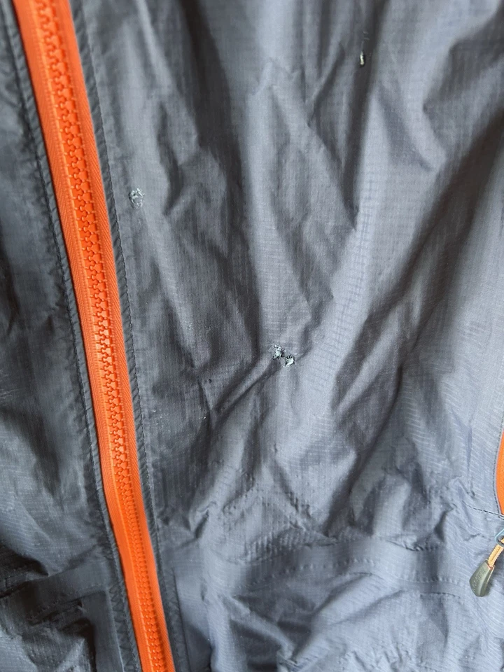 Chaqueta de lluvia ligera con capucha GoLite para hombre L gris naranja cremallera senderismo concha Foto 3 de 4