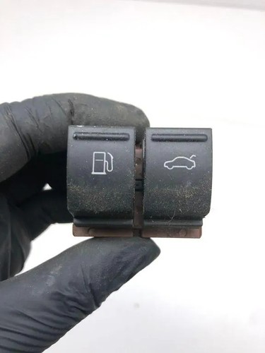 VW PASSAT B7 ALLTRACK 365 Schalter zum Öffnen des Kraftstofftanks 33822936