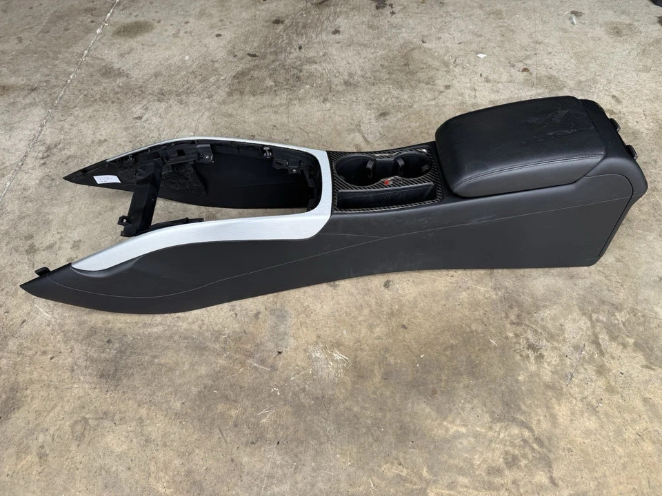 2010 - 2016 奥迪 S4 A4 B8 中心控制台臂章存储比较 — 第 3/4 张图片