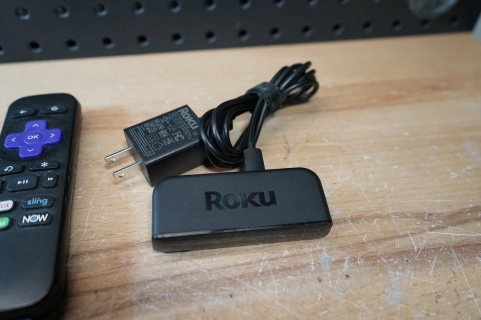 (S) Reproductor multimedia de transmisión Roku 3920X Premiere 4K HDR Foto 2 de 3