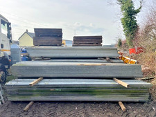 1 CRASH BARRIER 4.3 MTR VERY CLEAN TIDY  ONLY USED FOR  3 YEARS CHOICE OF 600