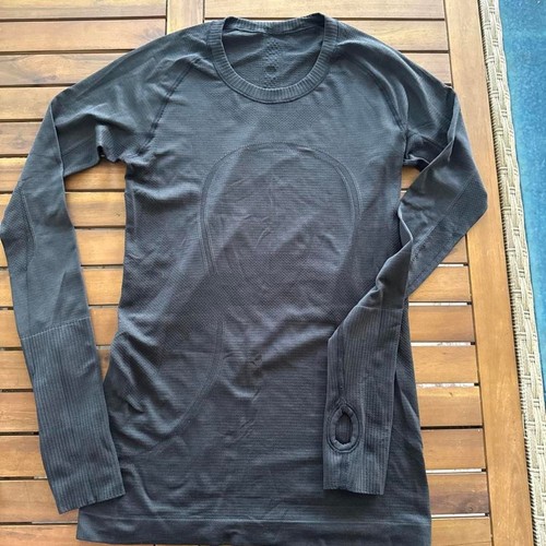 Lululemon Women's Black and Grey Shirt