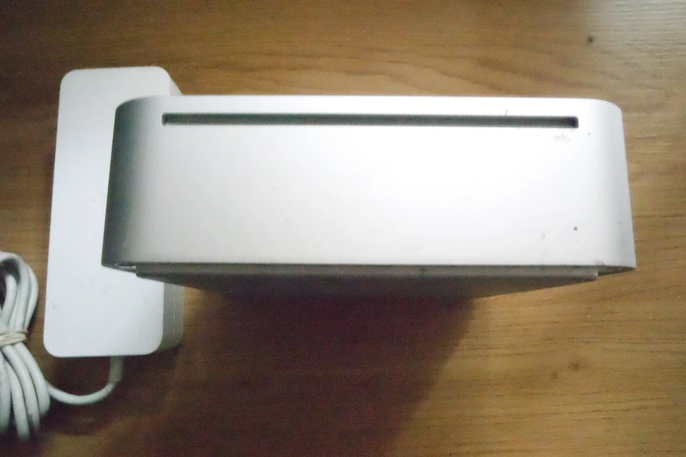 Apple Mac Mini G4 1.42Ghz 1Gb Ram M9687LL A1103 EMC 2026 Jan 2005 - Image 2 of 4