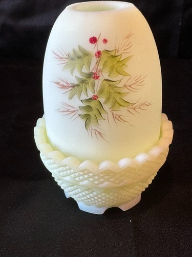 Fenton Custard HP by B. Nash, Signed, Fairy Light, decorated holly and berry. - Picture 2 of 6